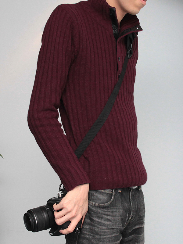 <b>カメラが逆さまなので、そのままグリップを握ることができる</b>