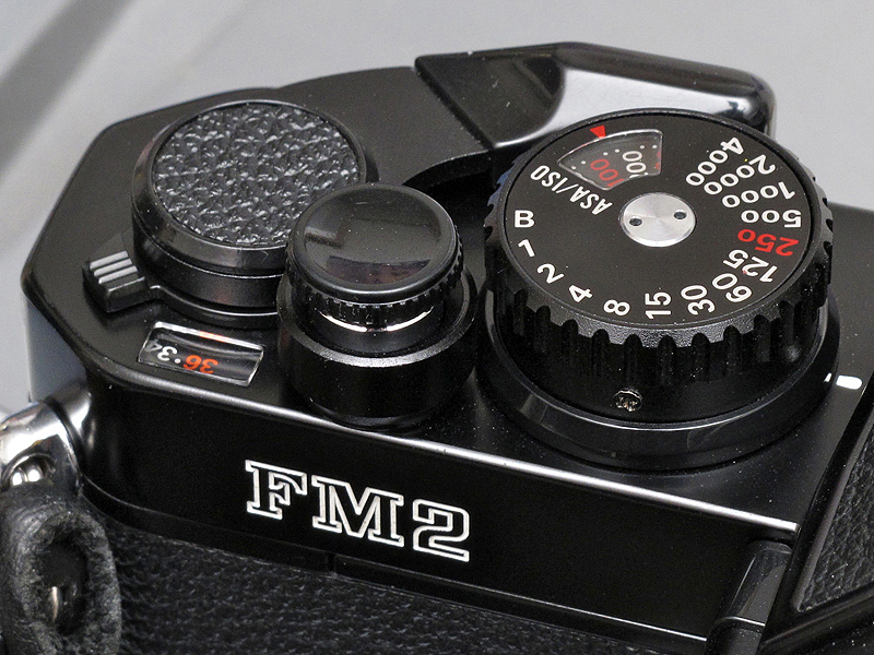 <b>ソフトレリーズボタンといえば、シャッターボタンにねじ込んで固定するタイプが一般的だ</b>