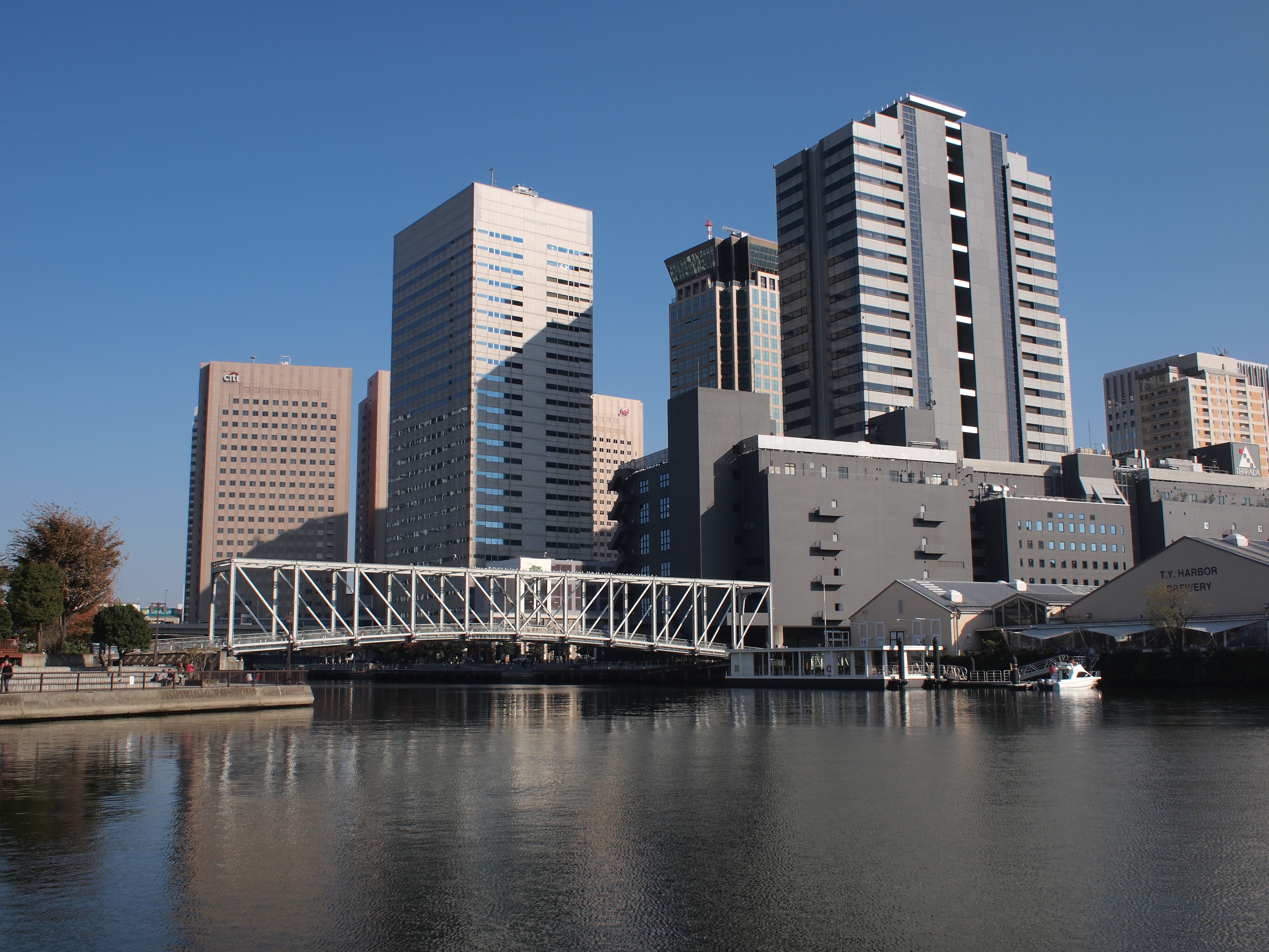 <b>E-P2 / M.ZUIKO DIGITAL 17mm F2.8 / 約5.3MB / 4,032×3,024 / 1/400秒 / F8 / -0.3EV / ISO100 / WB:オート / 17mm</b>