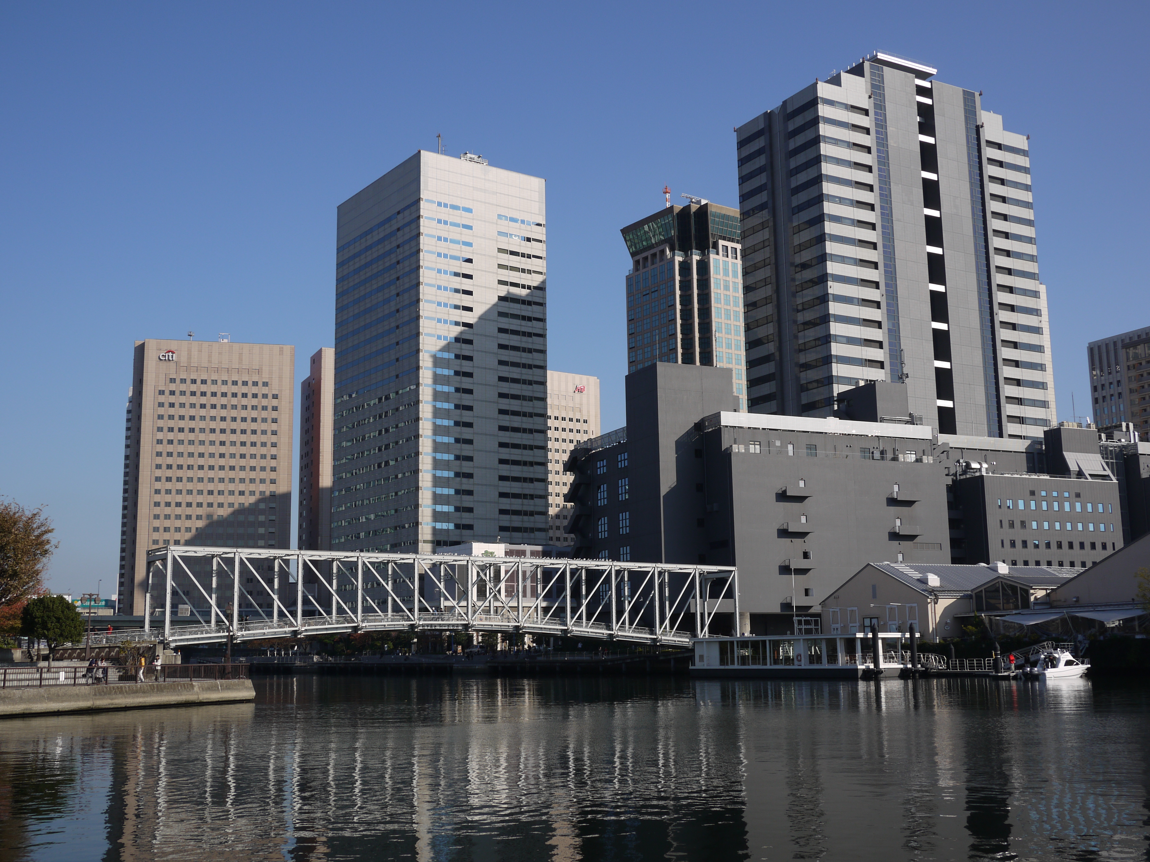 <b>DMC-GF1 / LUMIX G 20mm F1.7 ASPH. / 約5.3MB / 4,000×3,000 / 1/400秒 / F8 / -0.3EV / ISO100 / WB:オート / 20mm</b>