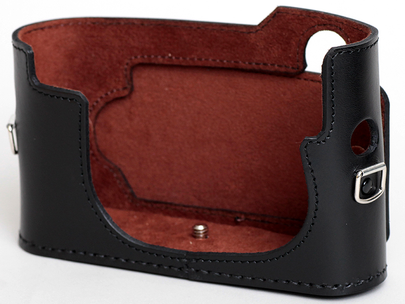 <b>黒（背面カバー有り仕様）</b>