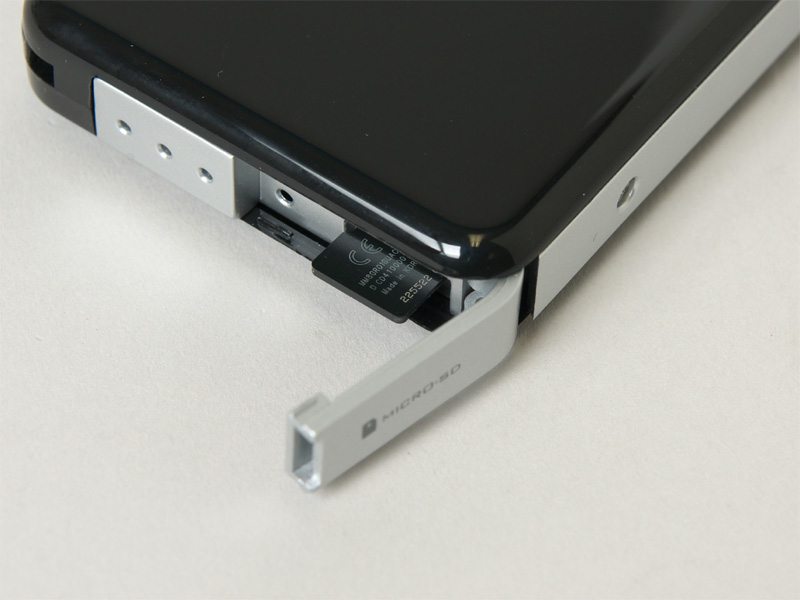 <b>microSDメモリーカードスロット</b>