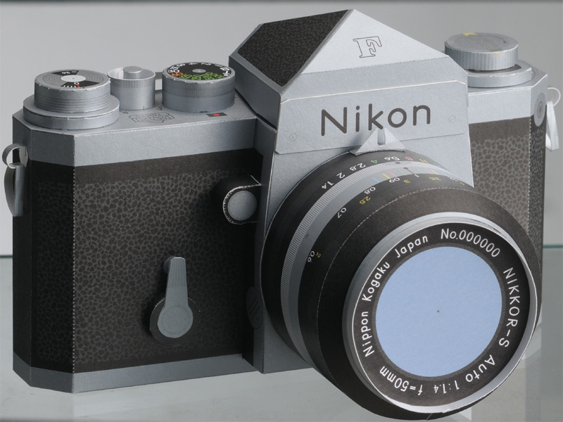 <b>ニコンFペーパークラフト（完成イメージ）</b>