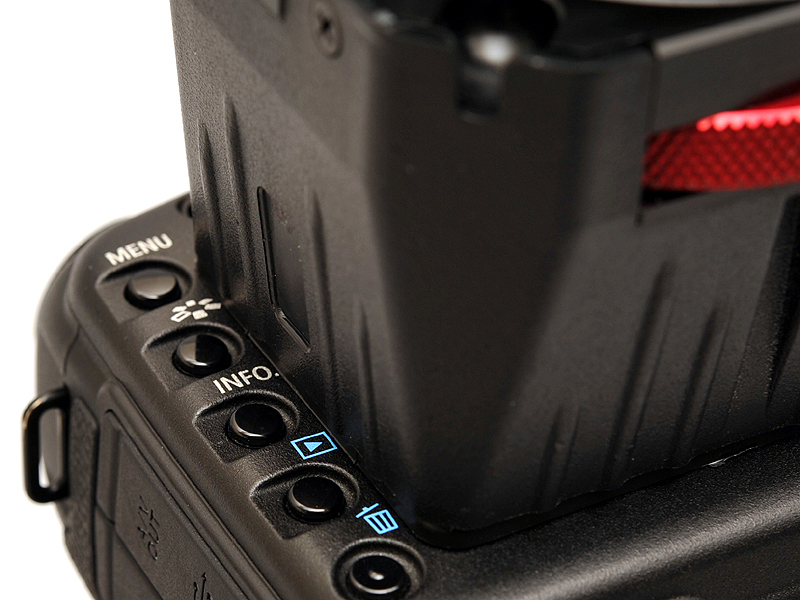 <b>Z-ファインダーを装着したところ</b>