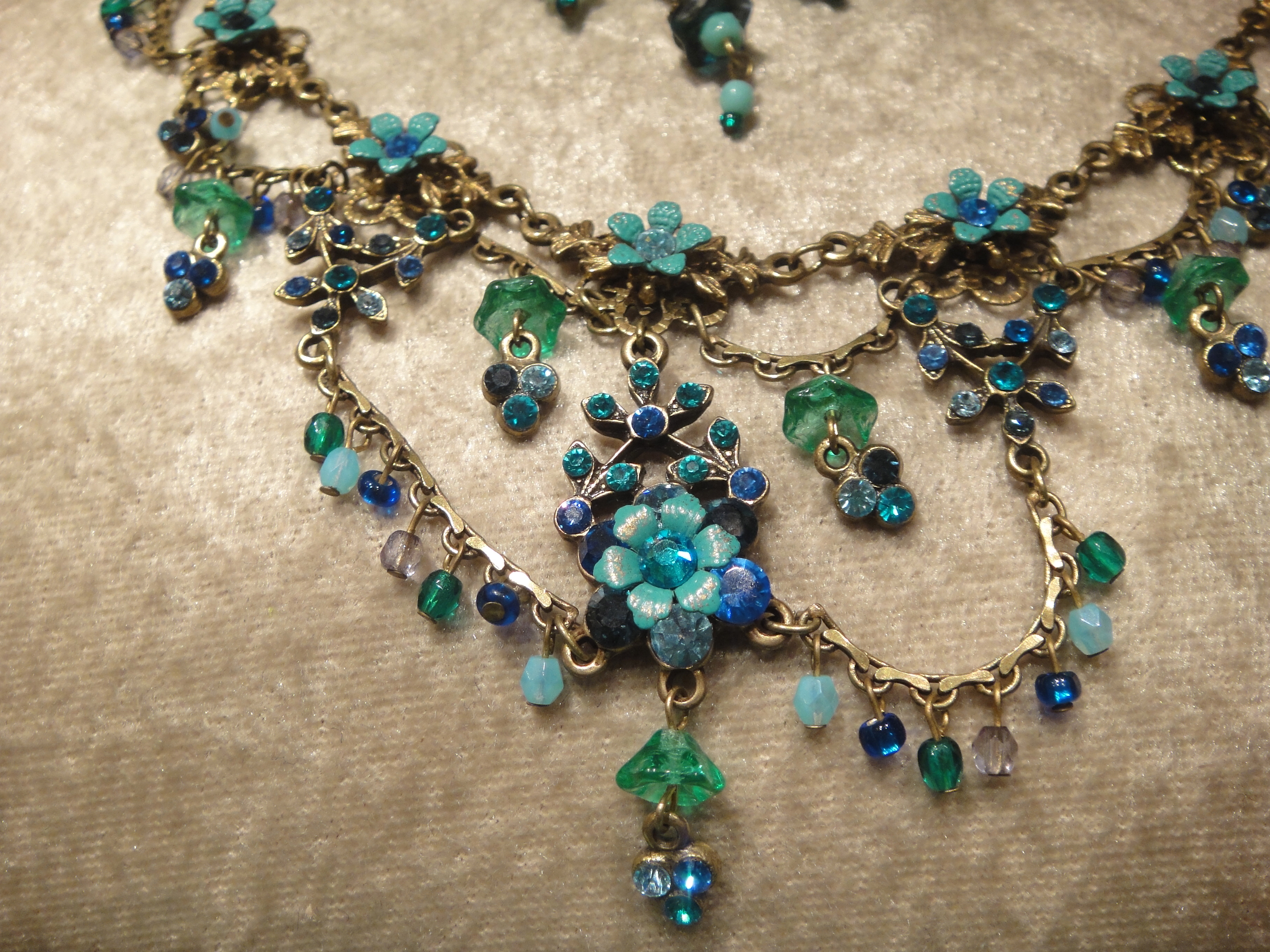 <b>DSC-TX1 / 約4.2MB / 3,648×2,736 / 1/40秒 / F3.5 / +0.3EV / ISO250 / WB:オート / 6.2mm</b>