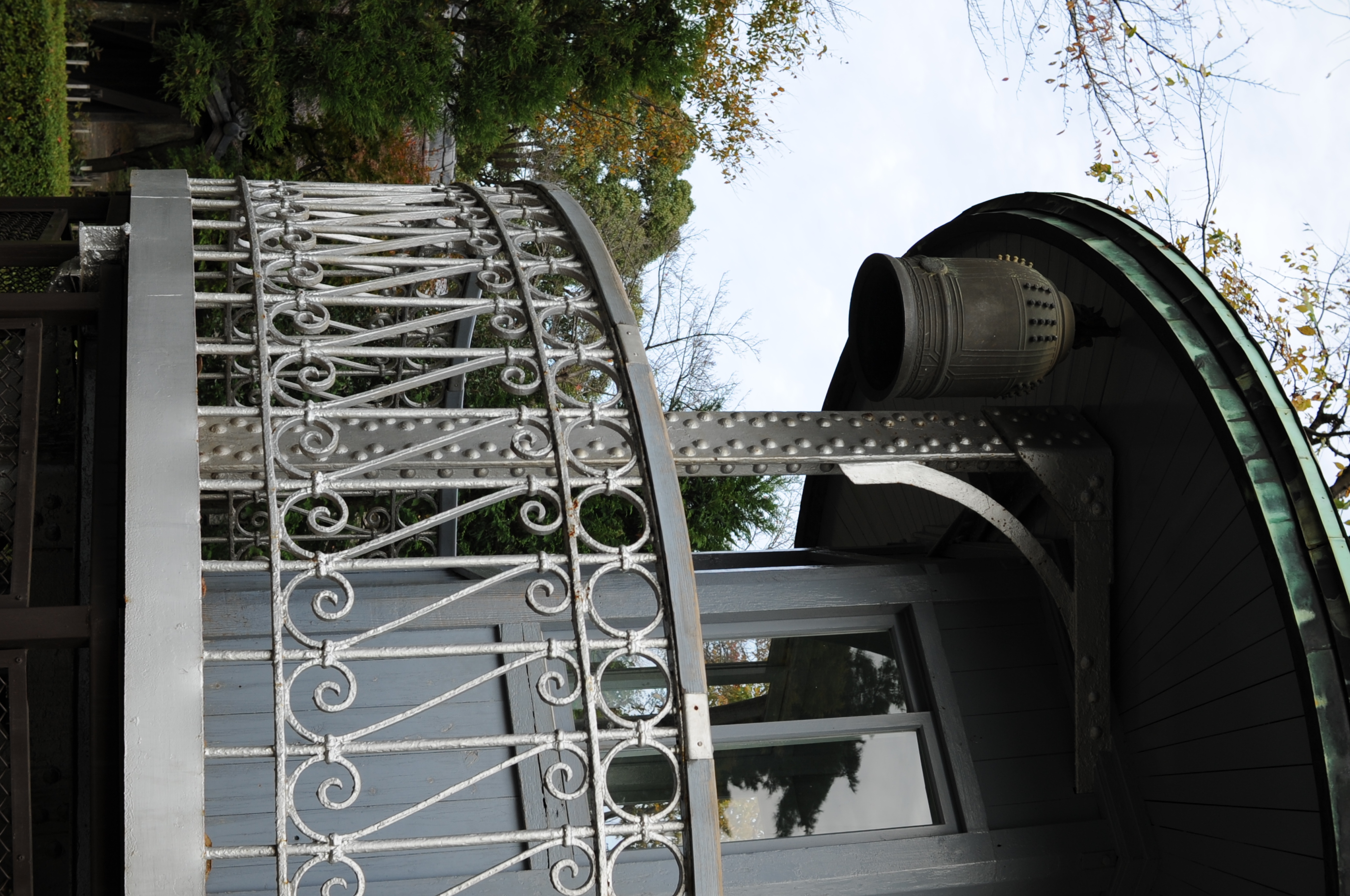 <b>DXフォーマットのカメラには大きめのレンズだが、D700にはちょうどいいサイズだったりする。ケラレちゃうからFXでは使えないけど<br>D700 / 30mm F1.4 EX DC HSM / 2,784×1,848 / 1/250秒 / F6.3 / 0EV / ISO200 / WB:太陽光 / 30mm（45mm相当）</b>