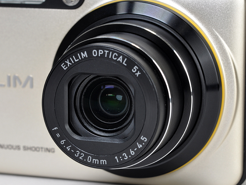 <b>レンズは5倍ズーム</b>