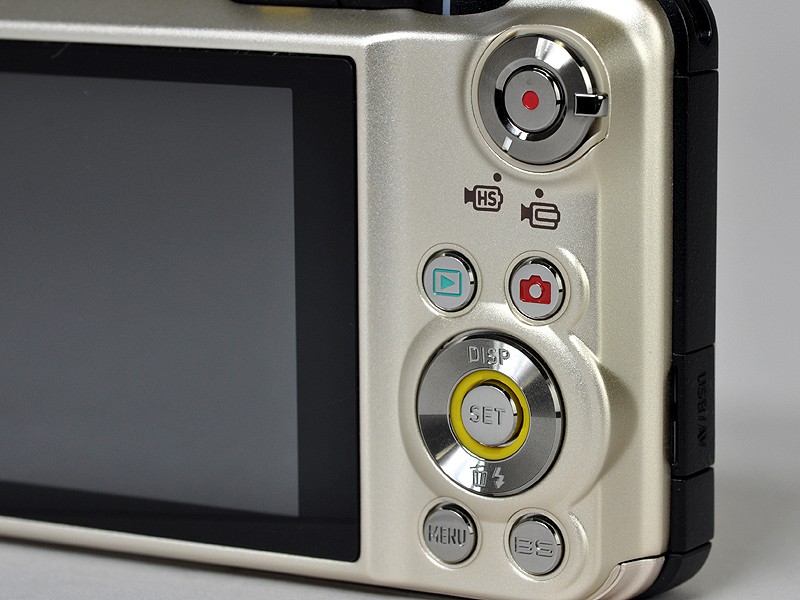 <b>操作ボタンは前モデルを踏襲</b>