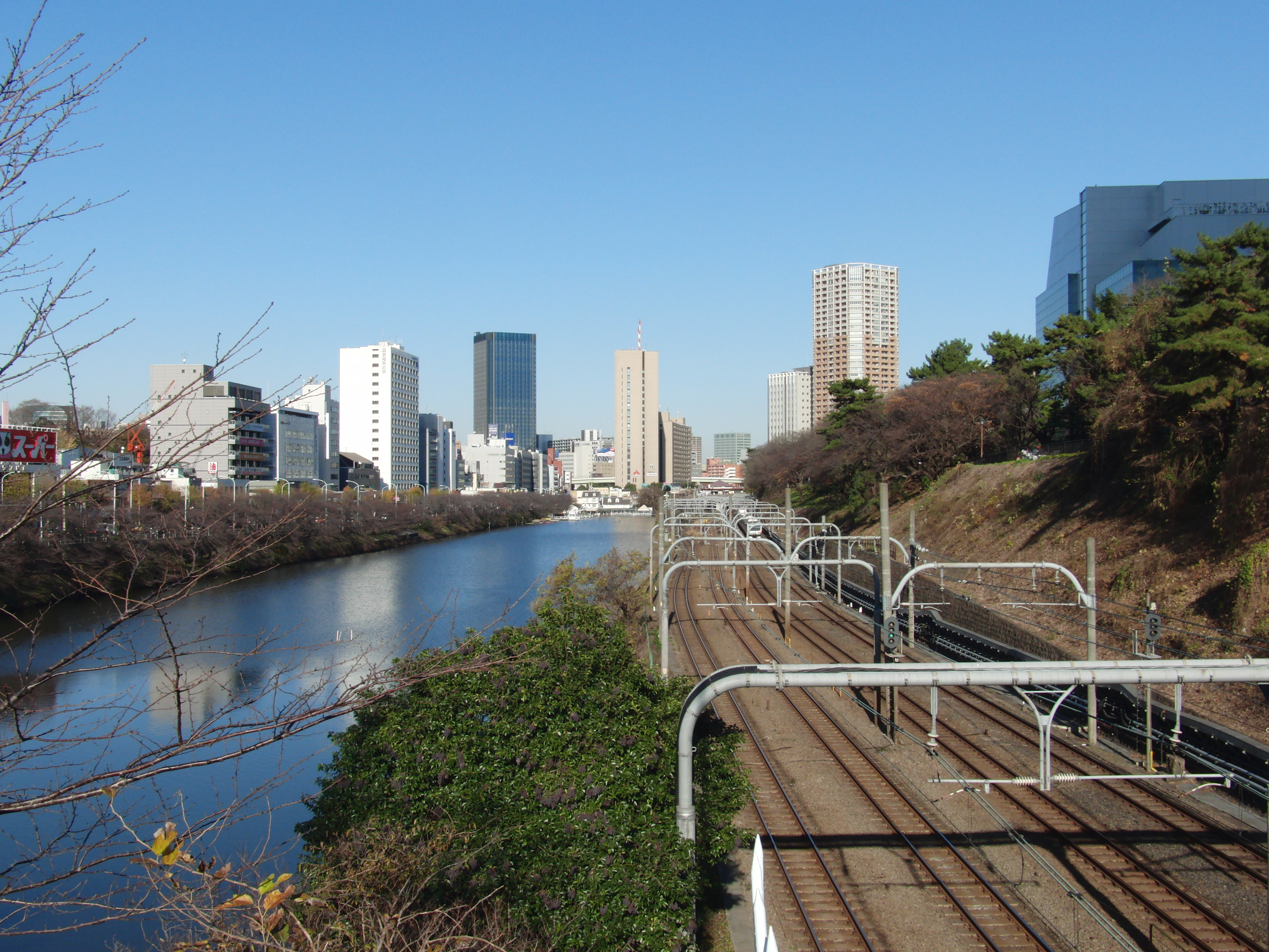 <b>EX-FC150 / 3,648×2,736 / 1/200秒 / F8.5 / 0EV / ISO100 / オート / WB:オート / 6.4mm</b>