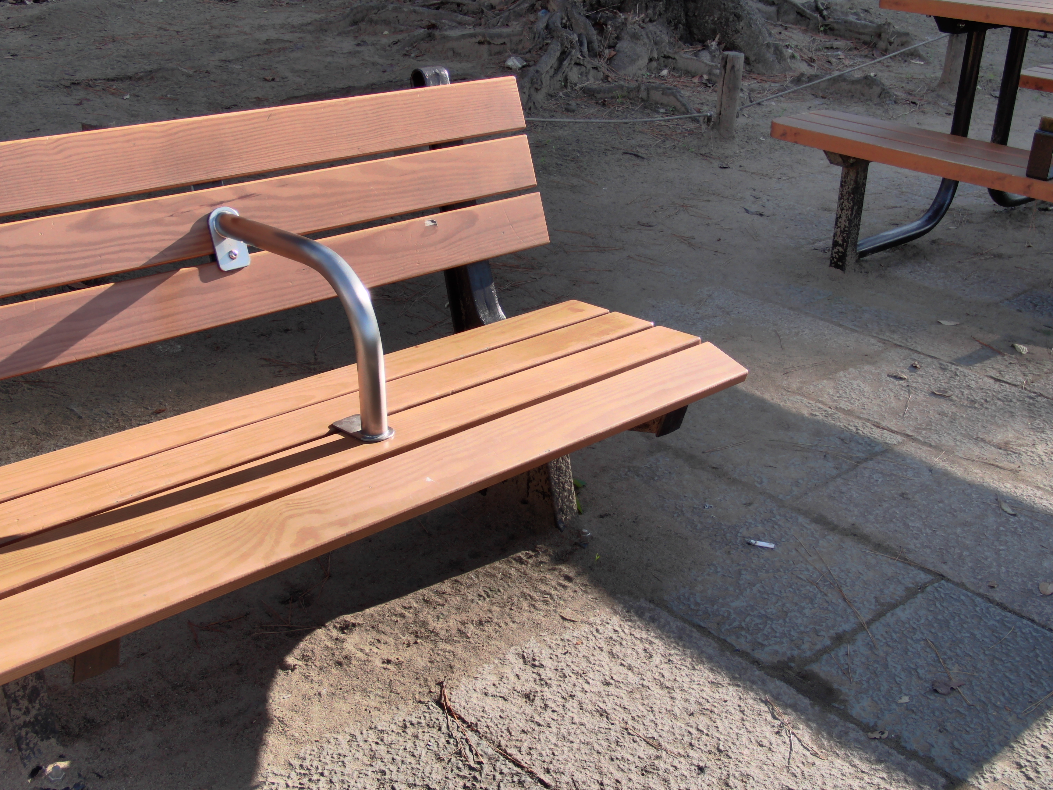 <b>HSライティング：ON、ライティングOFF<br>EX-FC150 / 3,456×2,592 / 1/250秒 / F3.6 / 0EV / ISO100 / HSライティング / WB:オート / 6.4mm</b>