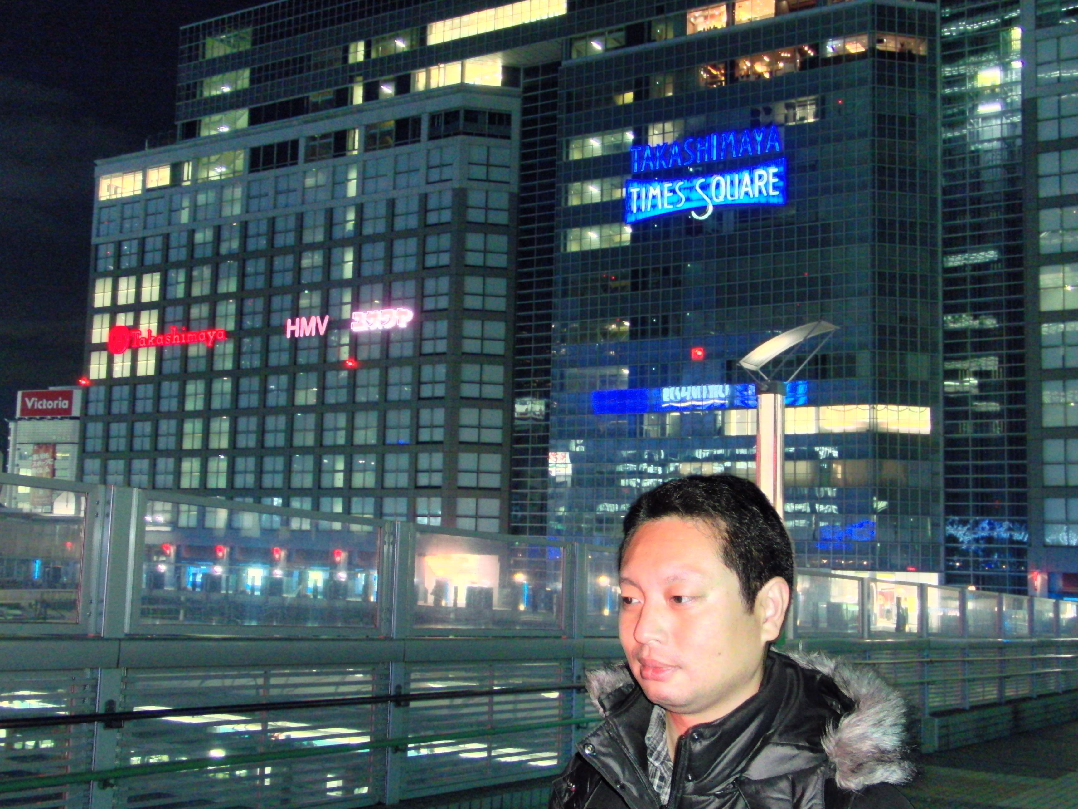 <b>EX-FC150 / 3,456×2,592 / 1/8秒 / F3.6 / 0EV / ISO800 / HS夜景と人物 / WB:オート / 6.4mm</b>