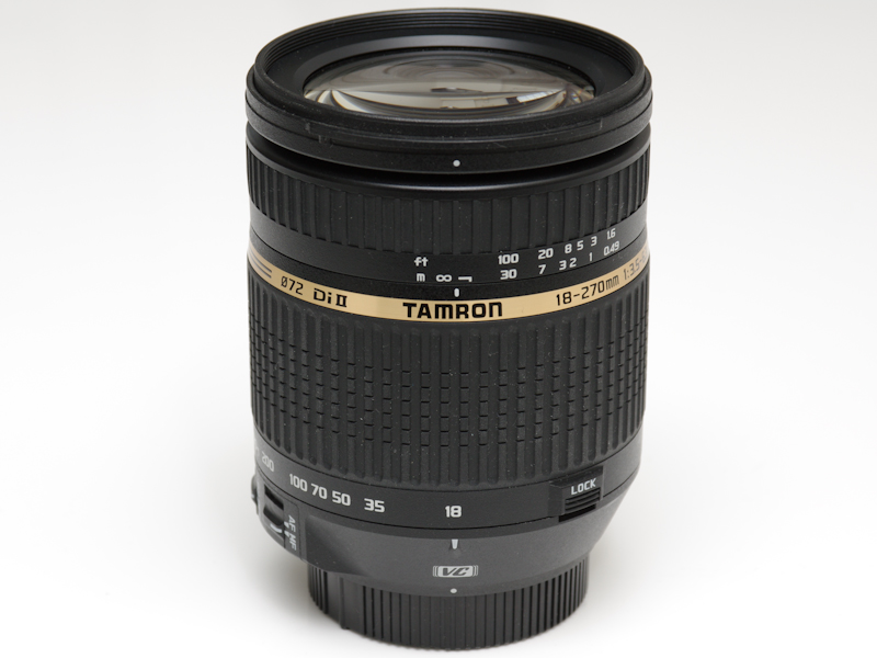 <b>AF 18-270mm F3.5-6.3 Di II VC LD Aspherical (IF) Macro。右はD90に装着したところ</b>
