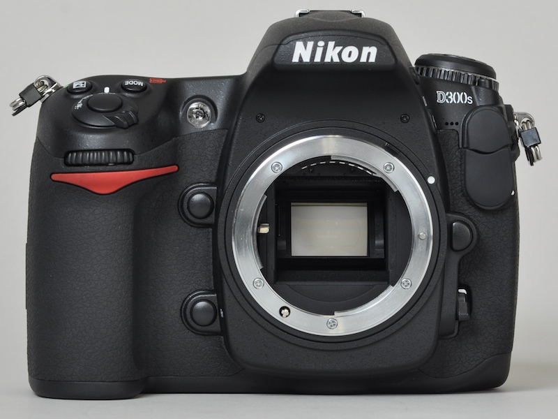 <b>左からEOS 7D、D300S、K-7（以下同）</b>
