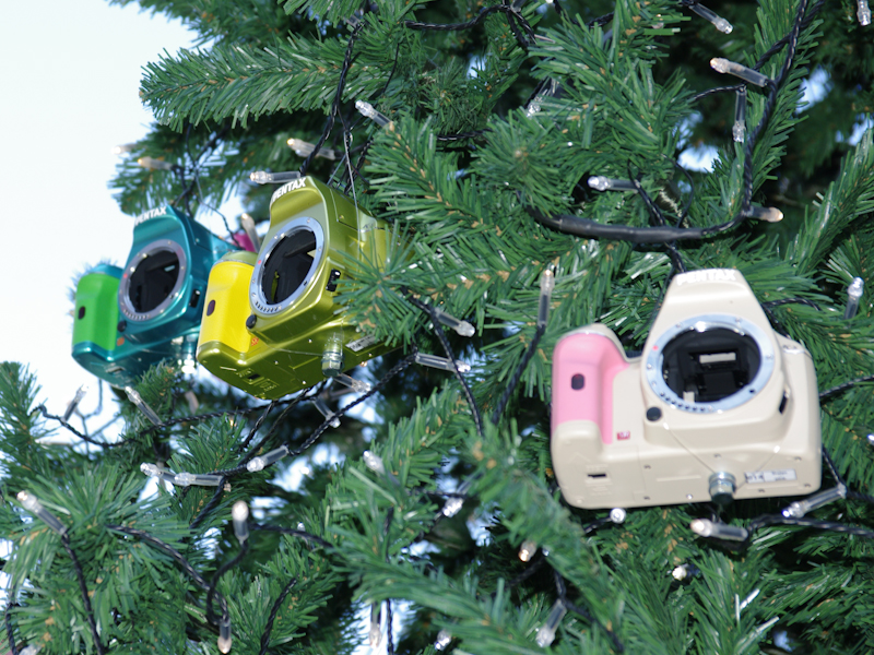 <b>さまざまな色のK-xをツリーの装飾としている</b>