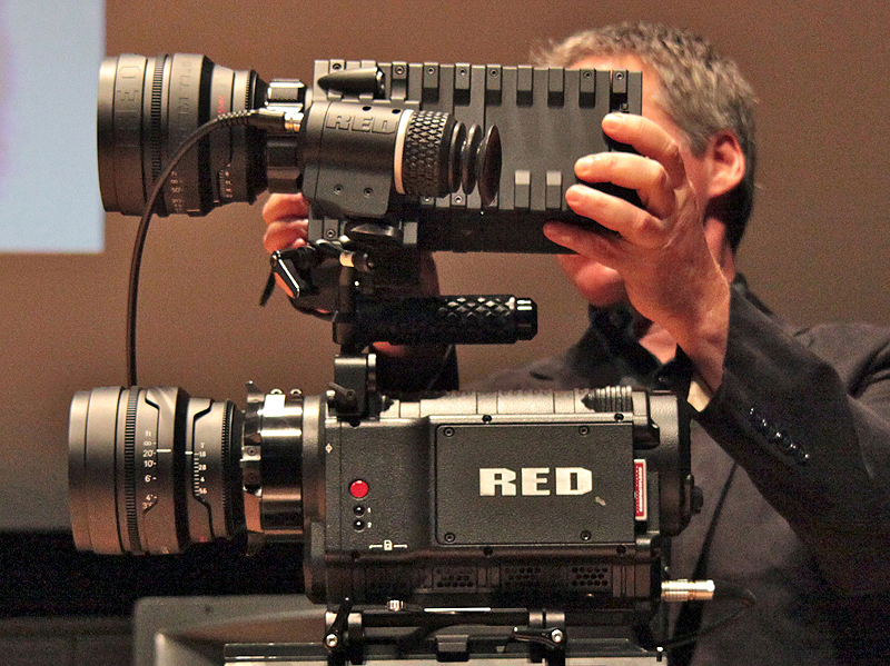 <b>RED ONEと比較して小型な点も強調</b>