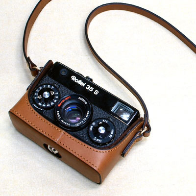 <b>ローライ35シリーズ用ハーフケース（ブラウン）装着例</b>