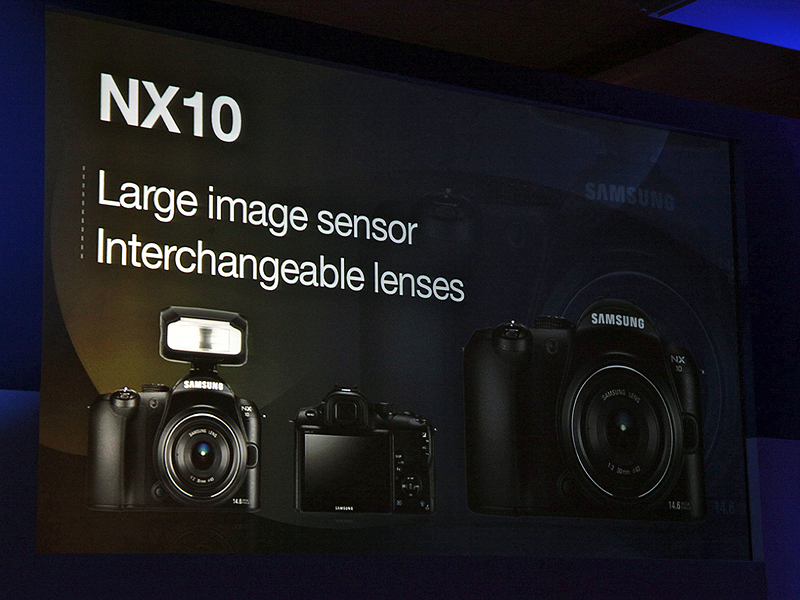 <b>CES2010開幕前日にプレスカンファレンスでNX10を発表した</b>