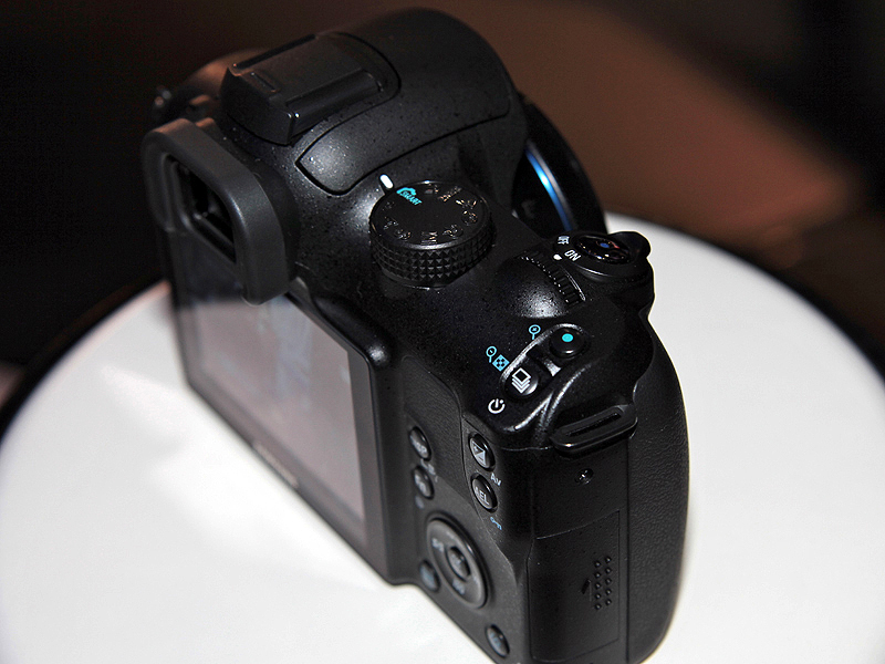 <b>シャッターボタン周り</b>