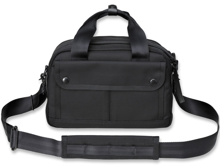 <b>背面とショルダーストラップ</b>