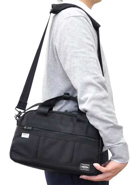 <b>肩掛けでの使用例</b>