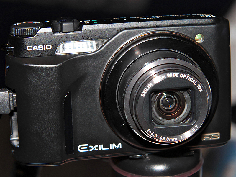 <b>HIGH SPEED EXILIM EX-FH100（ブラック）</b>