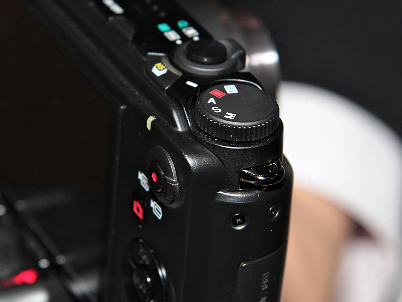 <b>モードダイヤルを備える</b>