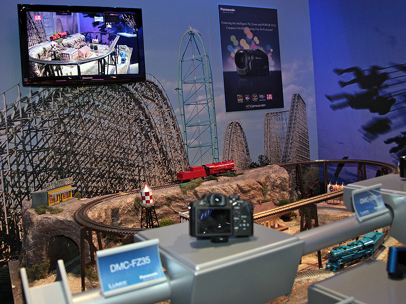 <b>被写体として鉄道模型などを用意。追尾AFを試すことができた</b>