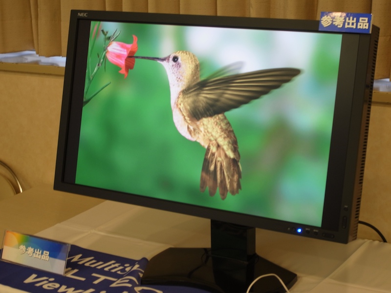 <b>同じくPAシリーズとなる27型を参考出品</b>