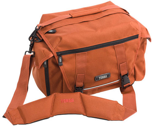 <b>クッション入りのストラップが付属する</b>