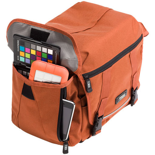 <b>側面のポケット</b>