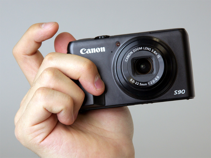 <b>中指をかけて持つことができる</b>