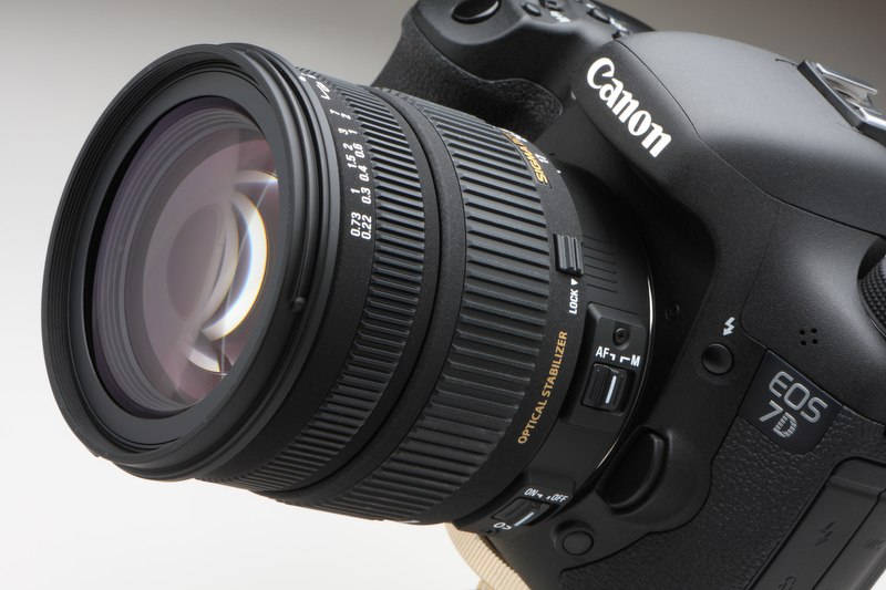 <b>EOS 7Dに装着。価格は5万9,010円</b>