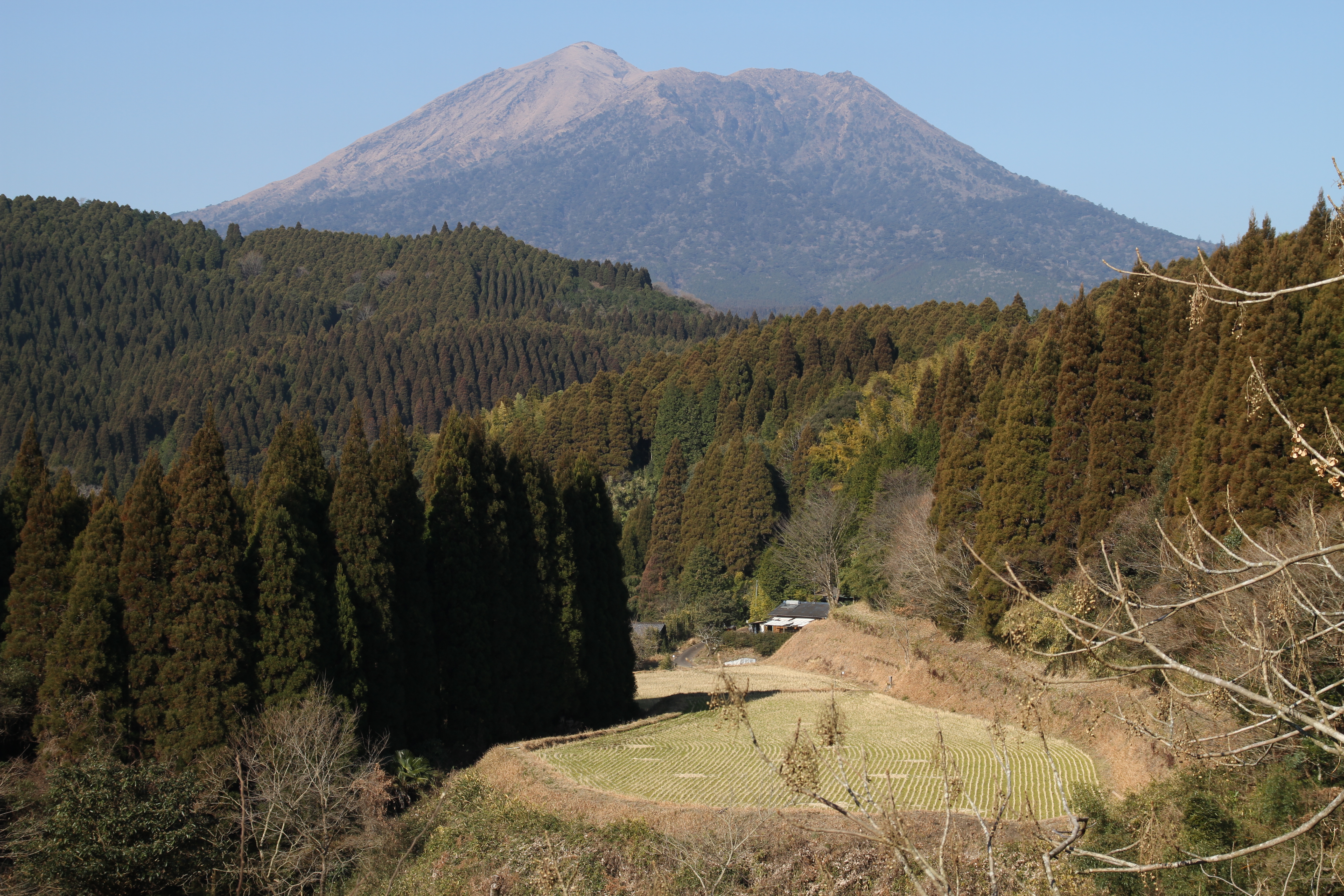 <b>EOS 7D / 17-70mm F2.8-4 DC Macro OS HSM / 約8.6MB / 5,184×3,456 / 1/250秒 / F8 / -1.3EV / ISO100 / WB:太陽光 / 38mm</b>