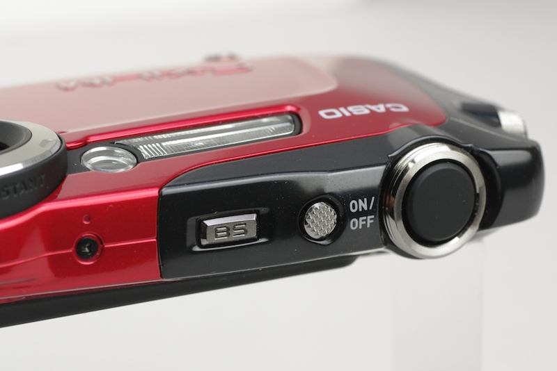 <b>シャッターボタンや電源ボタンも凝っている</b>