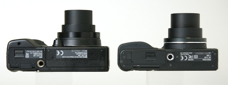 <b>ユニット交換式のGXRは、三脚穴がレンズ下からずれている。仕方がないけど……</b>