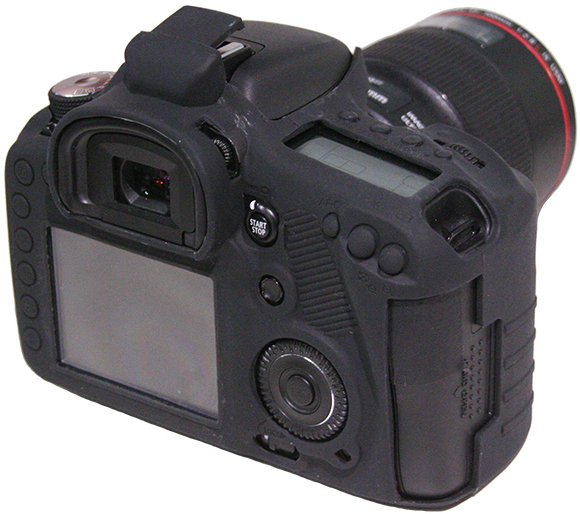 <b>背面に保護プレートを備える</b>