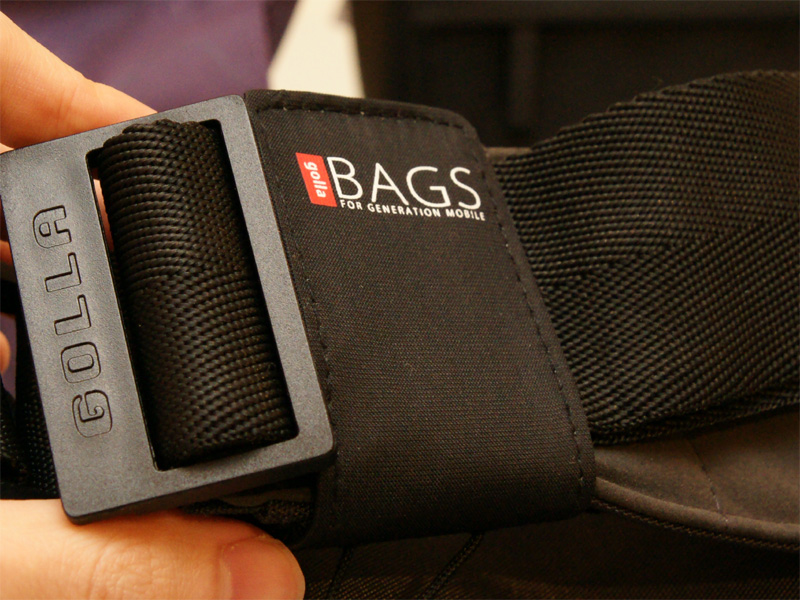 <b>新たにストラップを束ねるベルトを備えた</b>