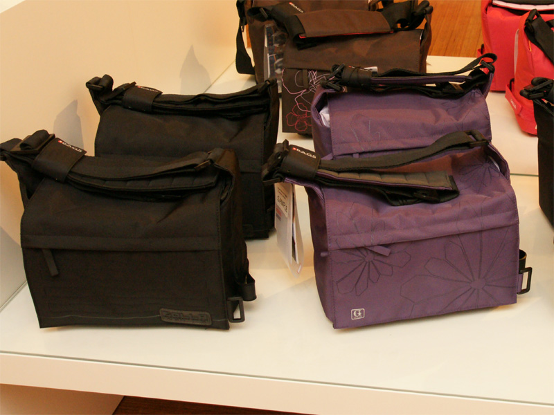 <b>ガーナー（ブラック）、ズーム（パープル）</b>