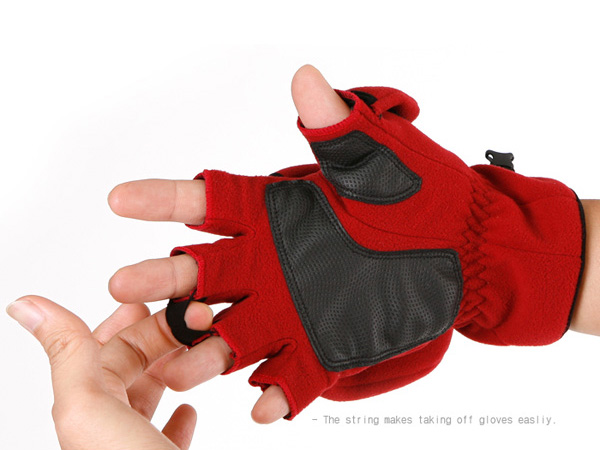 <b>手のひらの滑り止めパッド。手袋を外すためのループも装備</b>