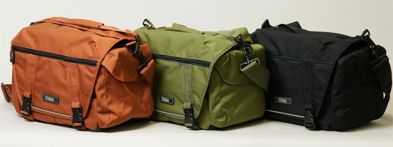 <b>左から濃オレンジ、オリーブ、ブラック</b>