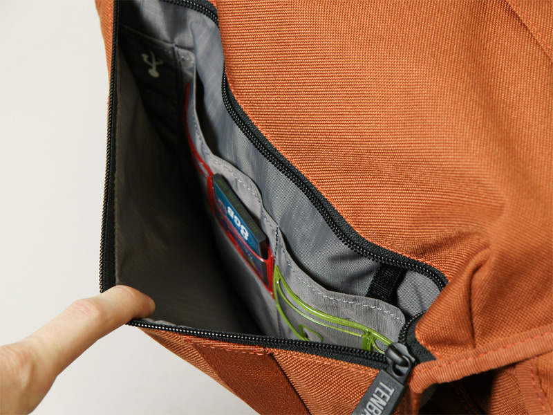 <b>フラップのポケット</b>