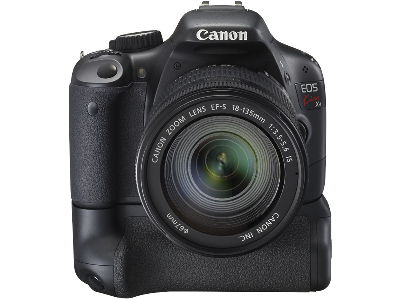 <b>バッテリーグリップ「BG-E8」を装着したところ</b>