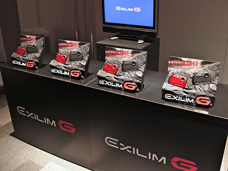 <b>ハンズオンコーナーには多数のEX-G1を用意した</b>