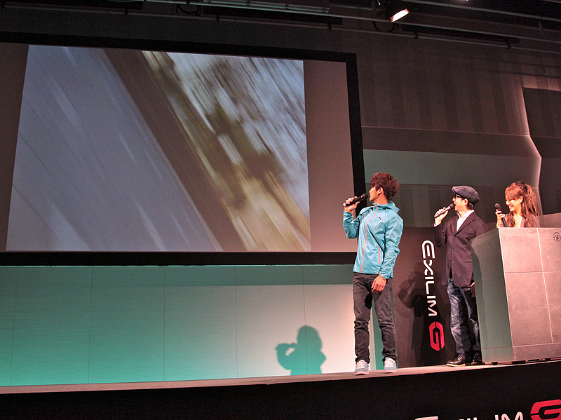 <b>BMXのハンドルに取付けたEX-G1で撮影したアクションの動画を上映した</b>