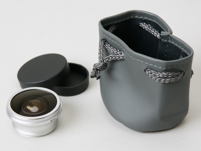 <b>主な同梱品。ポーチが付属する</b>