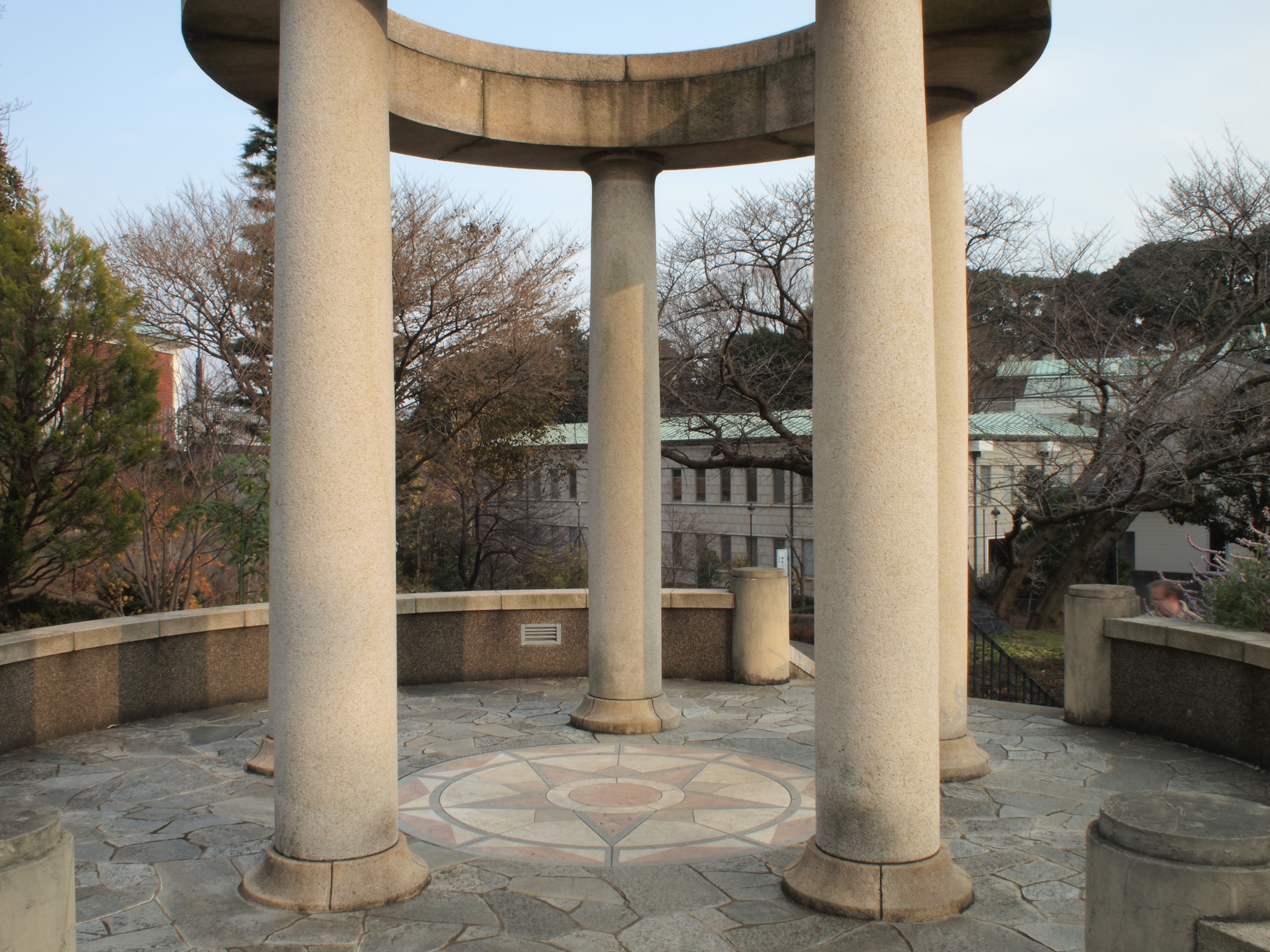 <b>M.ZUIKO DIGITAL 17mm F2.8のみ<br>E-P2 / 約5.5MB / 4,032×3,024 / 1/15秒 / F22 / +0.3EV / ISO100 / WB:晴天</b>