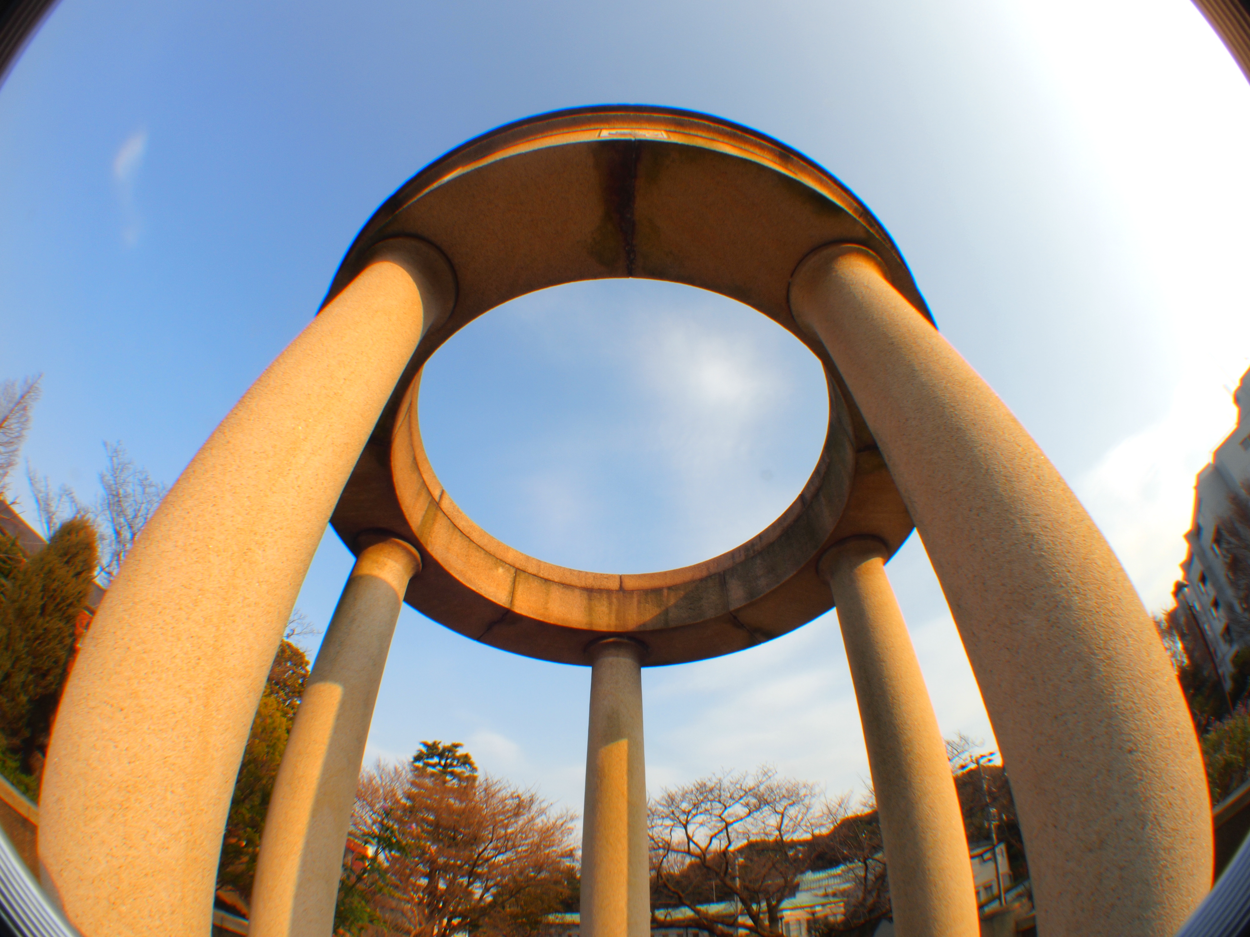 <b>F22<br>E-P2 / M.ZUIKO DIGITAL 17mm F2.8+GIZMON E-P1/E-P2用フィッシュアイレンズ / 約5.1MB / 4,032×3,024 / 1/20秒 / +0.7EV / ISO100 / WB:オート</b>