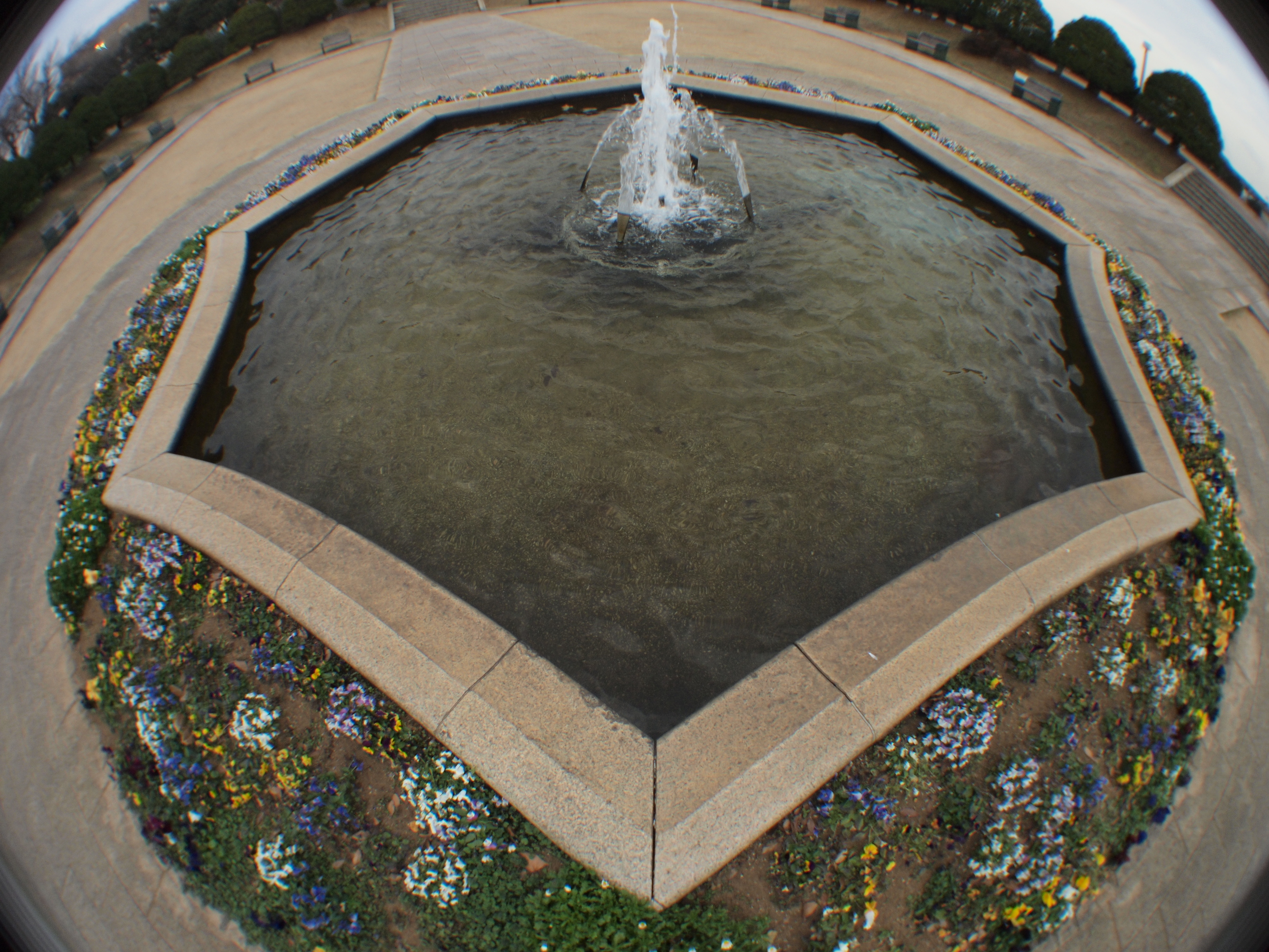 <b>E-P2 / M.ZUIKO DIGITAL 17mm F2.8+GIZMON E-P1/E-P2用フィッシュアイレンズ / 約5.4MB / 4,032×3,024 / 1/80秒 / F8 / 0EV / ISO200 / WB:オート</b>