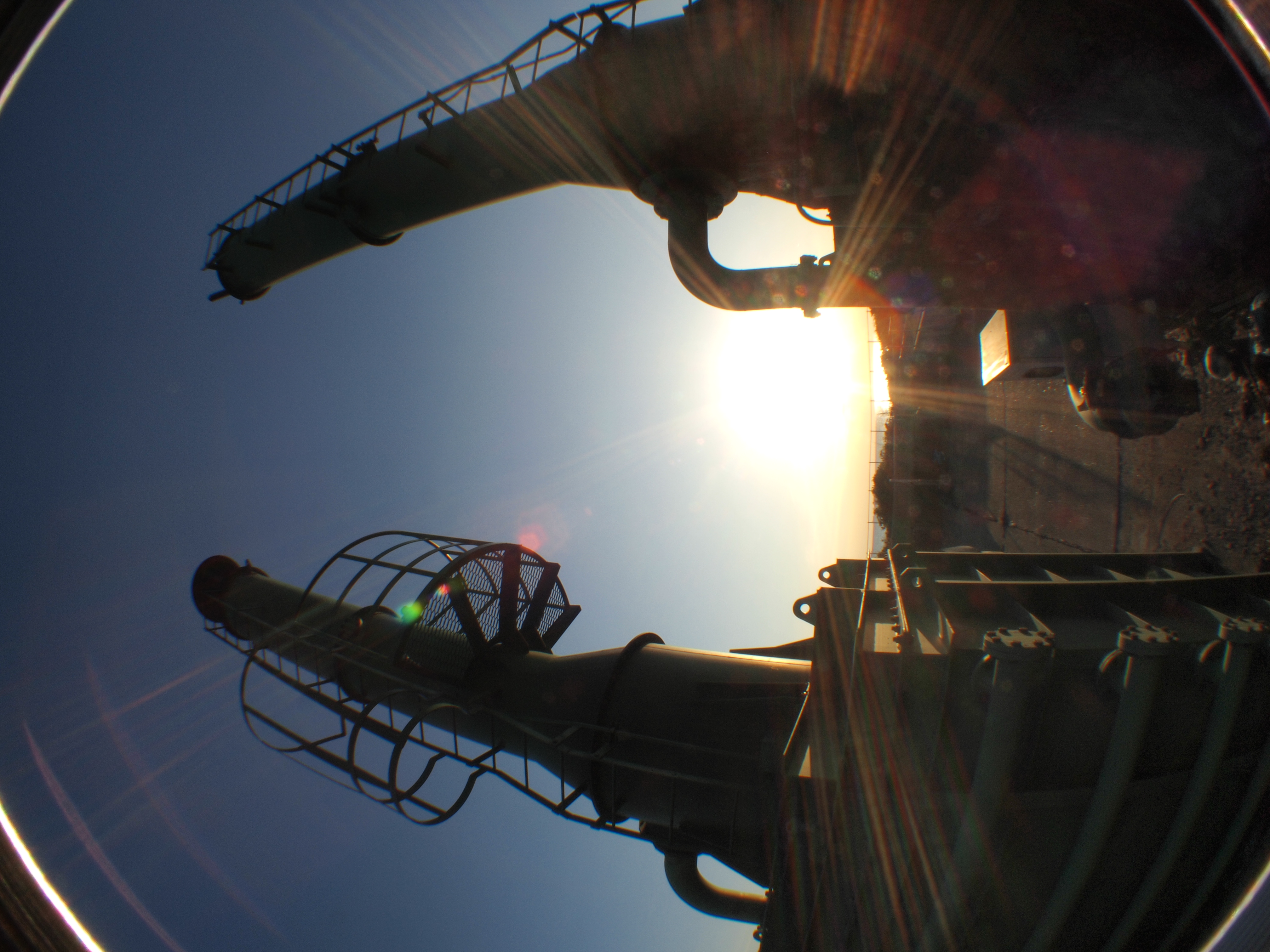 <b>E-P2 / M.ZUIKO DIGITAL 17mm F2.8+GIZMON E-P1/E-P2用フィッシュアイレンズ / 約5.0MB / 3,024×4,032 / 1/50秒 / F22 / 0EV / ISO100 / WB:オート</b>