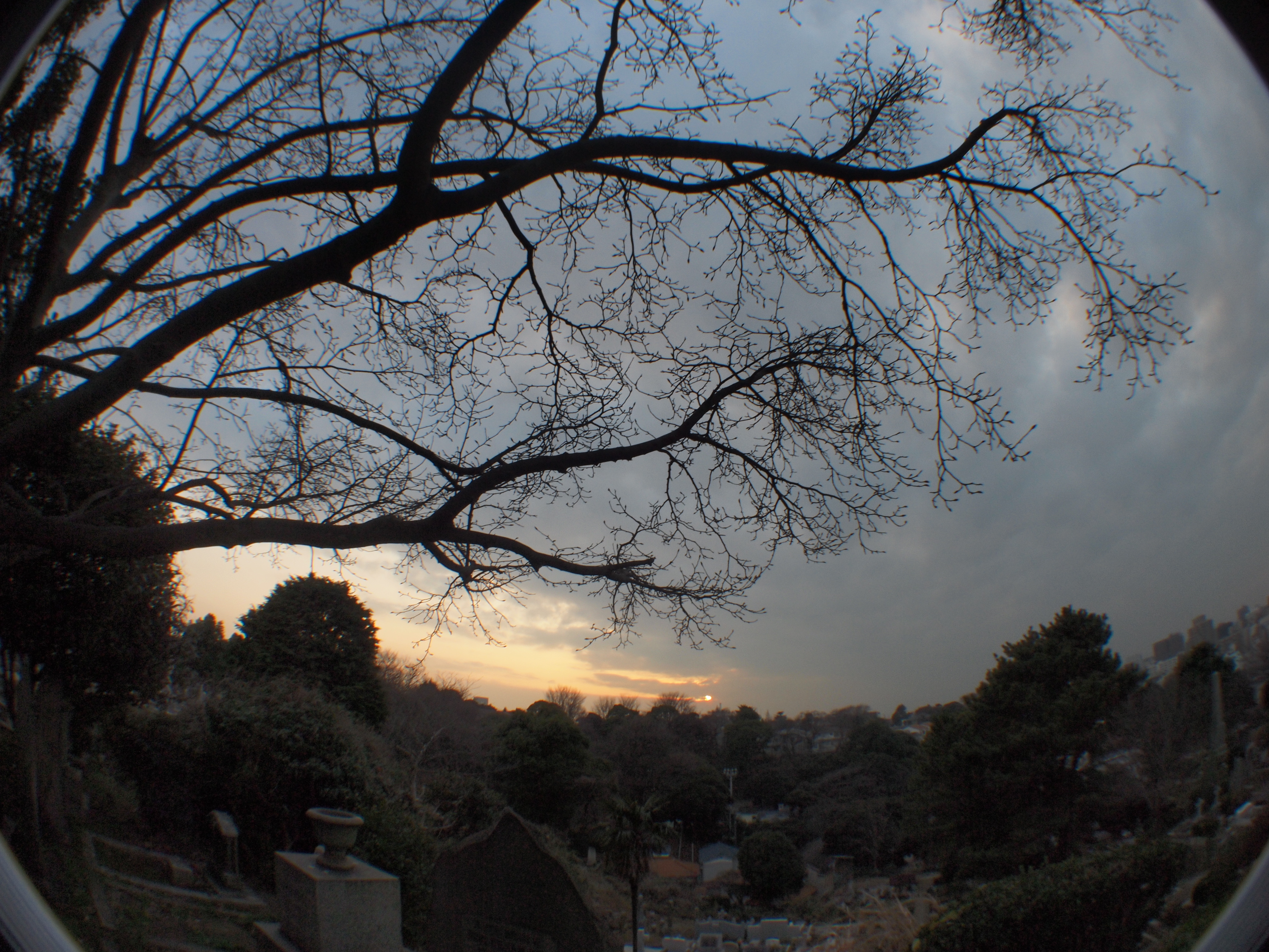 <b>E-P2 / M.ZUIKO DIGITAL 17mm F2.8+GIZMON E-P1/E-P2用フィッシュアイレンズ / 約5.7MB / 4,032×3,024 / 1/25秒 / F16 / 0EV / ISO200 / WB:オート</b>